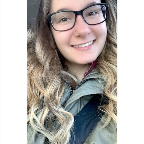 Meet your Posher, Hailey - Picture 1 of 1